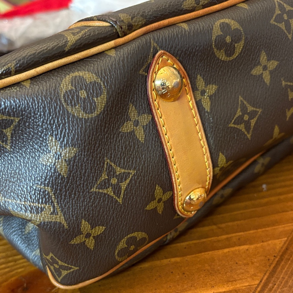 Louis Vuitton Galleria - Picture 3 of 7